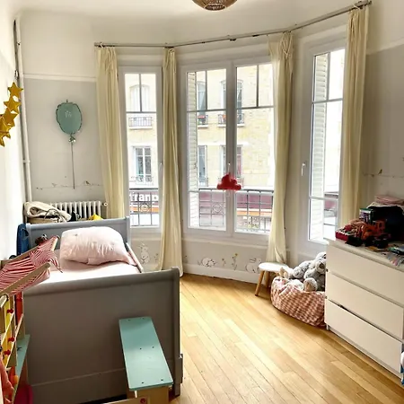 Spacious 120 M Nest Near Montmartre